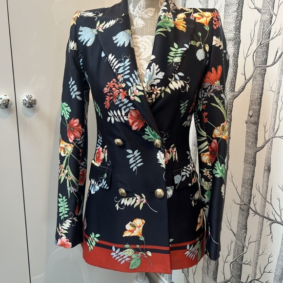 Zara floral blazer - bloggers favourite! - Picture 1 of 6